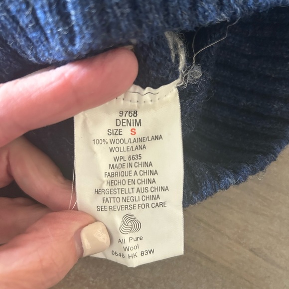 Woolrich Blue and White Winter Landscape Sweater - Picture 7 of 10